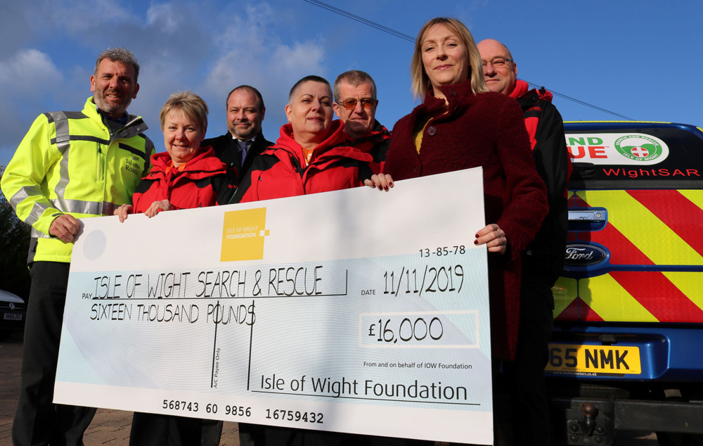 ISLE OF WIGHT FOUNDATION GIVES MAJOR CASH BOOST TO SEARCH AND RESCUERS