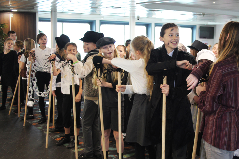 CHRISTMAS ENTERTAINMENT FOR WIGHTLINK’S PASSENGERS