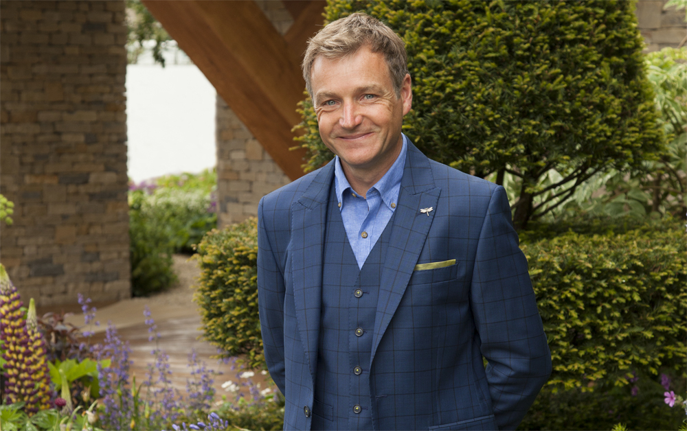 AWARD-WINNING CHRIS BEARDSHAW TO HOLD ‘AN EVENING WITH’ AT RIVERSIDE