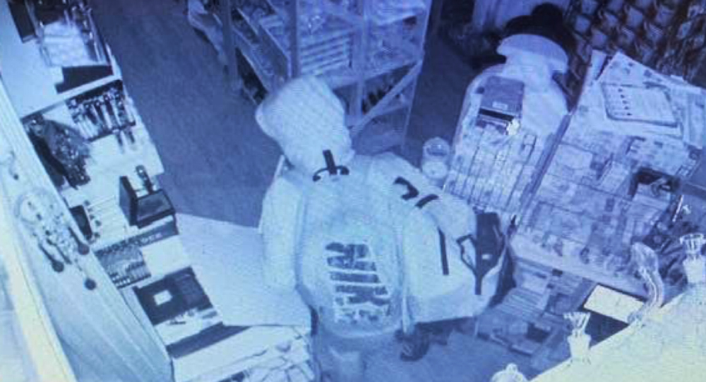 £4,000 OF VAPING STOCK STOLEN IN OVERNIGHT DOUBLE BURGLARY