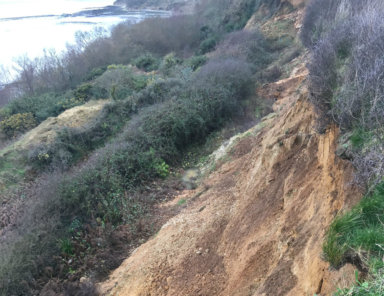 ‘STAY AWAY’ MESSAGE FOLLOWING SECOND LANDSLIP IN BEMBRIDGE