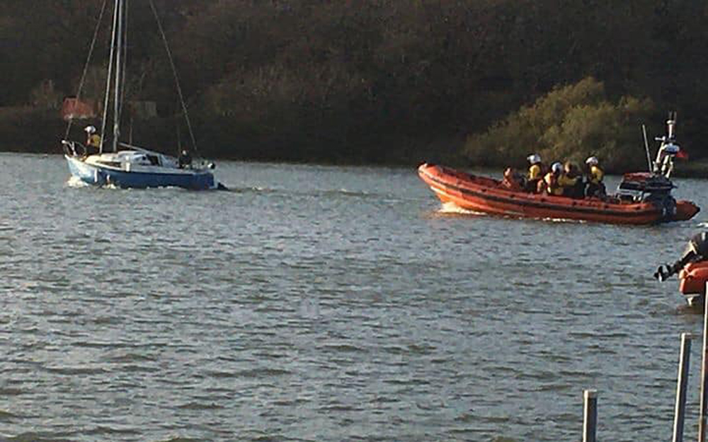 GROUNDED YACHT AT WOOTTON SPARKS LIFEBOAT CALL OUT
