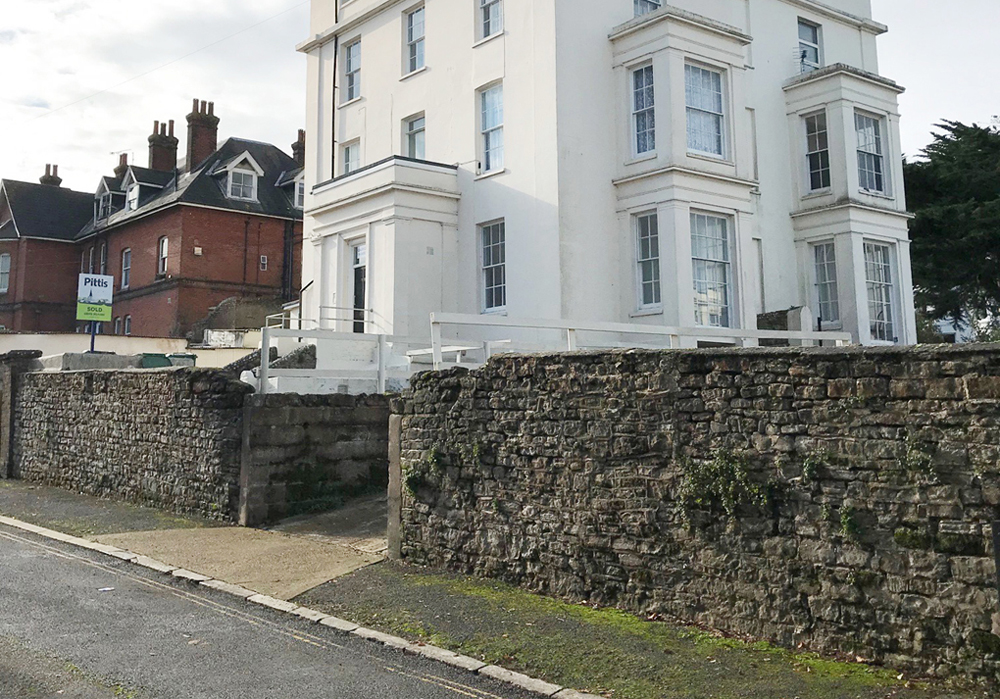 ISLAND ROOMS WITH A VIEW GO UNDER THE HAMMER