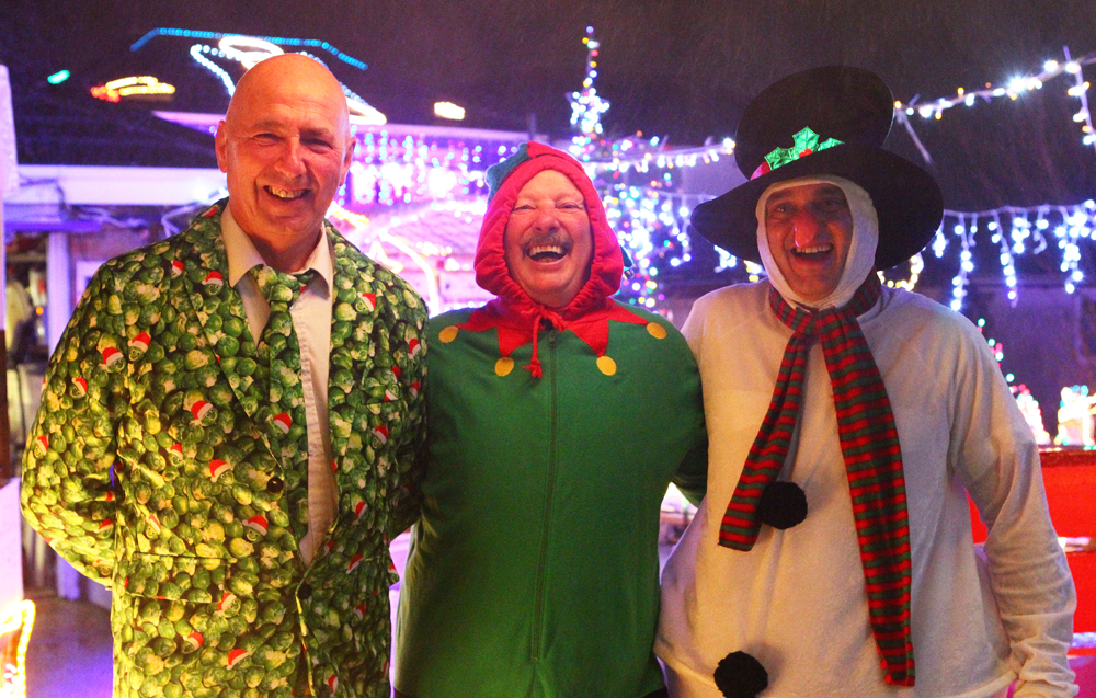 SOUTHERN VECTIS CELEBRATE LAUNCH OF CHRISTMAS LIGHTS TOUR WITH SPECIAL TRIP TO LONG LANE