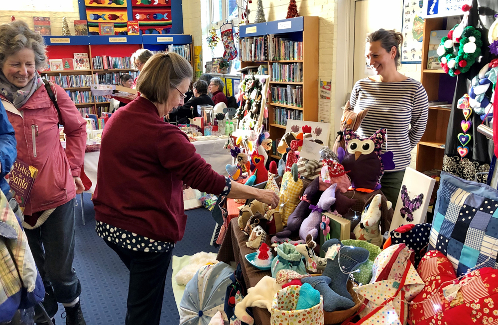 BEMBRIDGE LIBRARY DOES IT AGAIN WITH BUMPER CHRISTMAS FAYRE