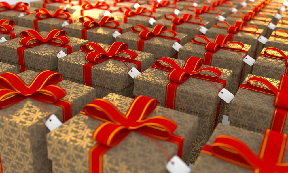 6 REASONS TO MAKE AND PRINT CUSTOM CARDS AND TAGS THIS CHRISTMAS: CHOOSE THE RIGHT PRINTER SERVICES