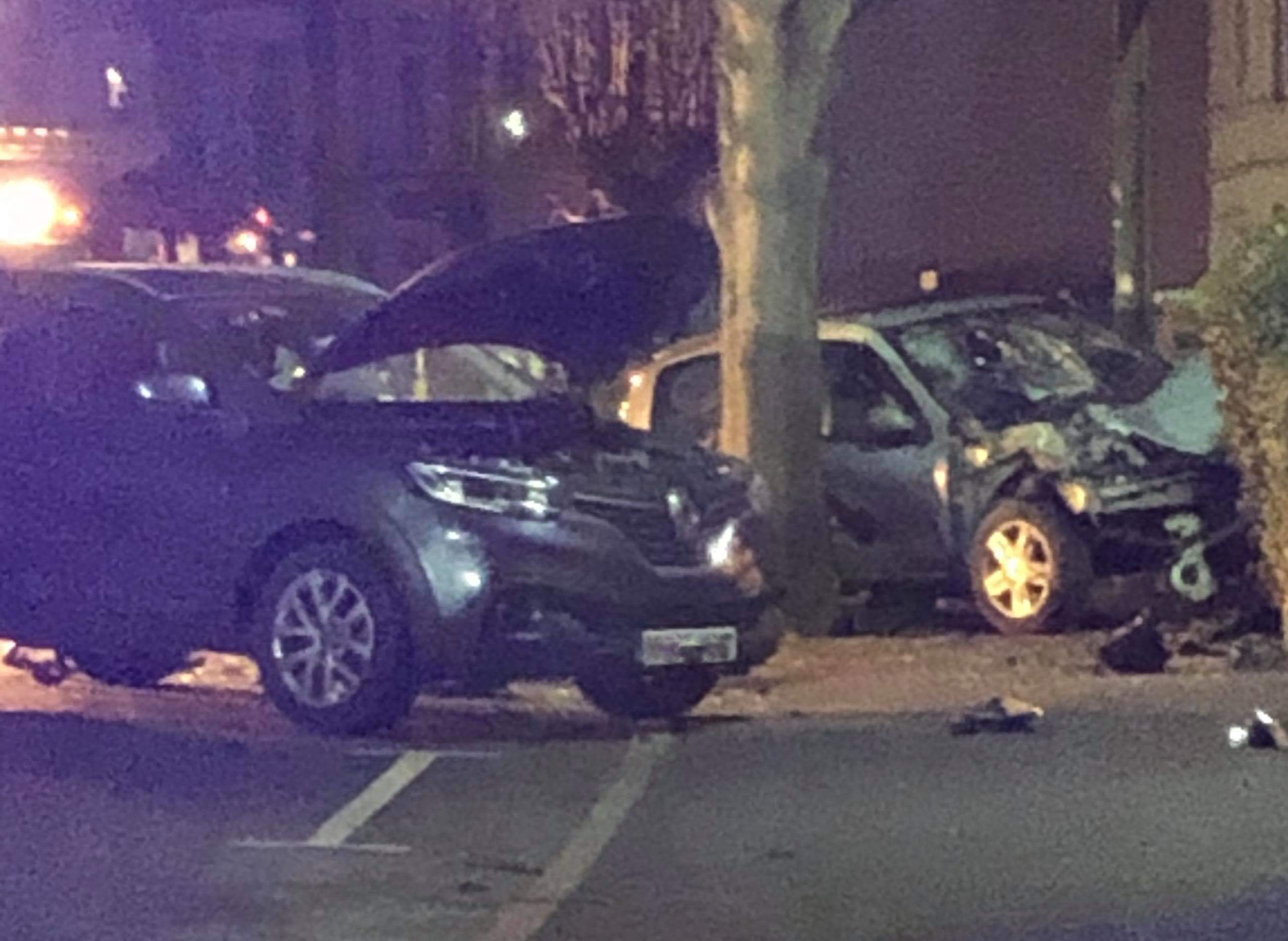 POLICE, FIRE AND AMBULANCE CREWS CALLED TO 2-CAR CRASH IN COWES