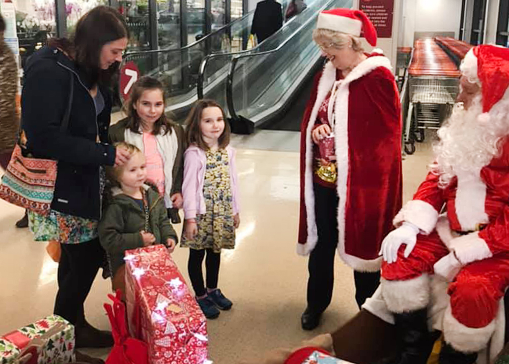 VECTIS SUNRISE ROTARY CLUB RAISE OVER £1,200 DURING FESTIVE COLLECTIONS