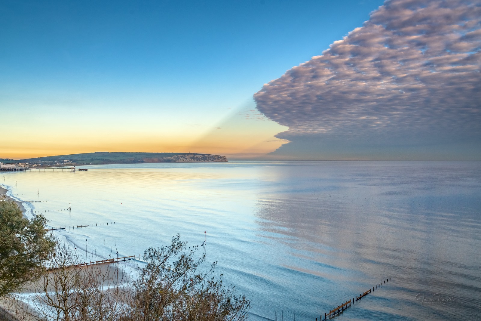 STRATOCUMULUS CLOUD CREATES IMPRESSIVE SKIES ABOVE THE ISLE OF WIGHT