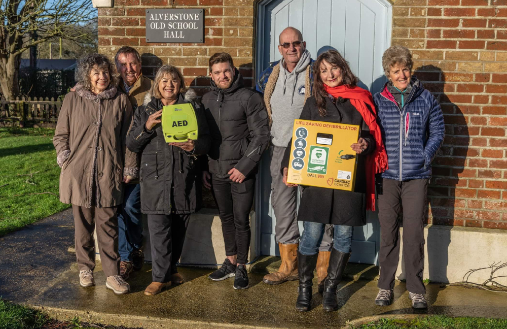 LOCAL RESIDENTS RAISE FUNDS FOR VILLAGE DEFIBRILLATOR IN ALVERSTONE