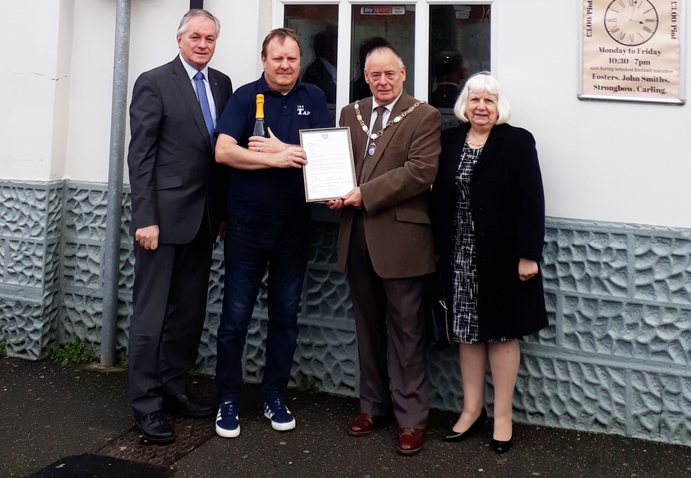 KEVIN’S 10-YEAR TENURE AT THE TAP RECOGNISED BY SANDOWN MAYOR