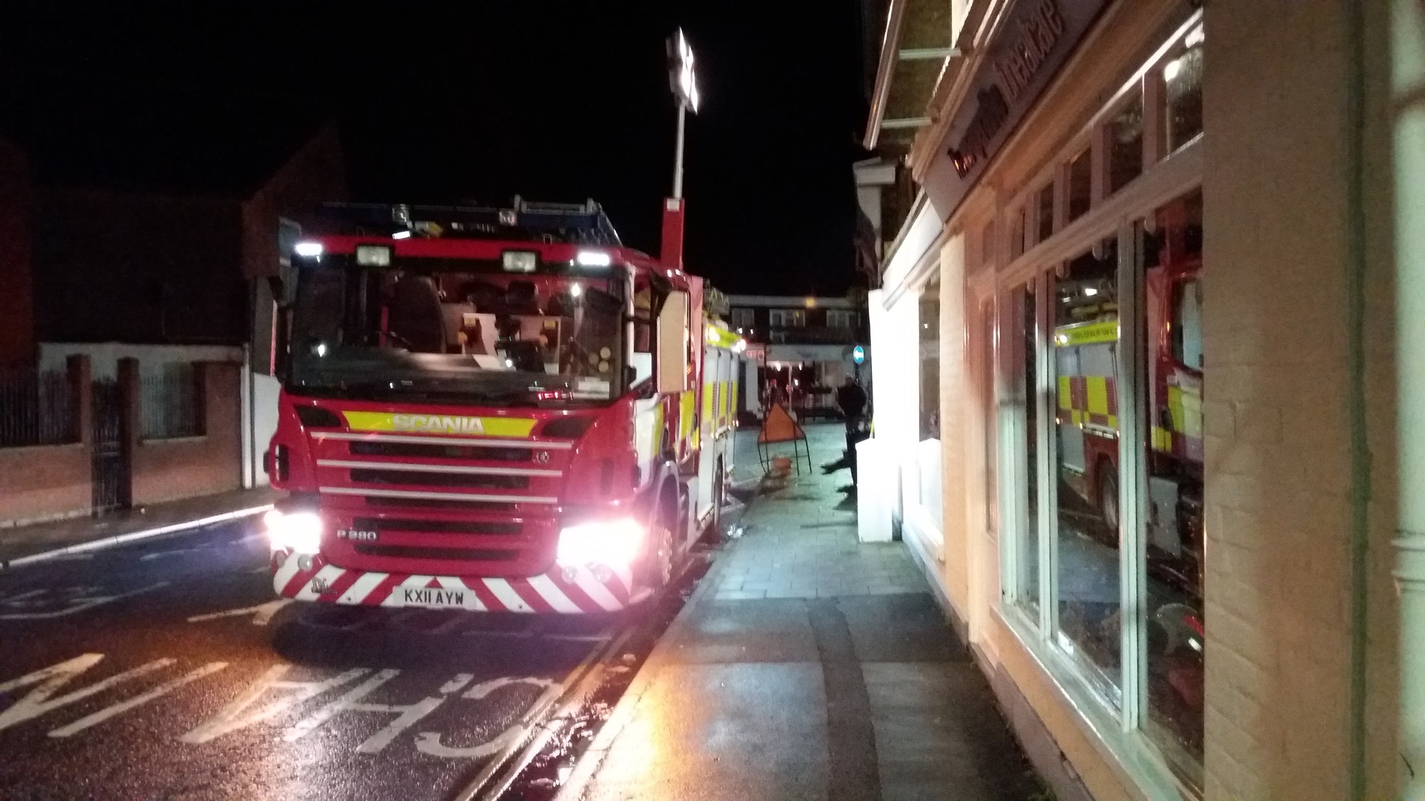1 INJURED AS ROOF DAMAGED BY STRONG WINDS IN EAST COWES