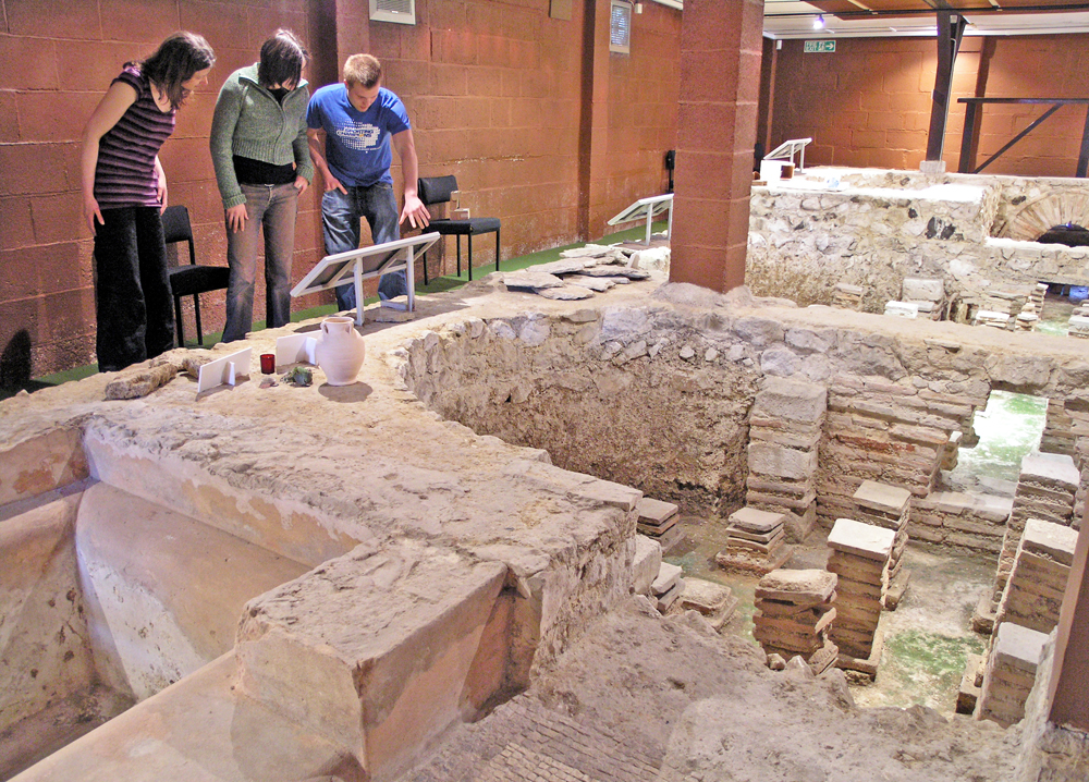GET ‘HANDS ON WITH HISTORY’ AT NEWPORT ROMAN VILLA THIS HALF TERM