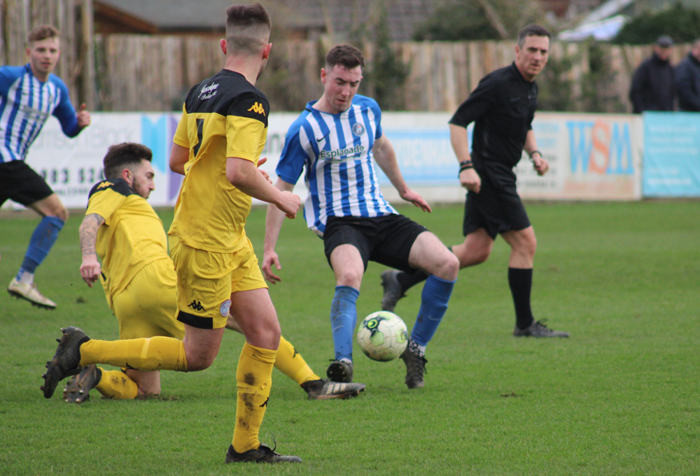 YACHTSMEN SUNK BY HAMWORTHY IN INJURY TIME