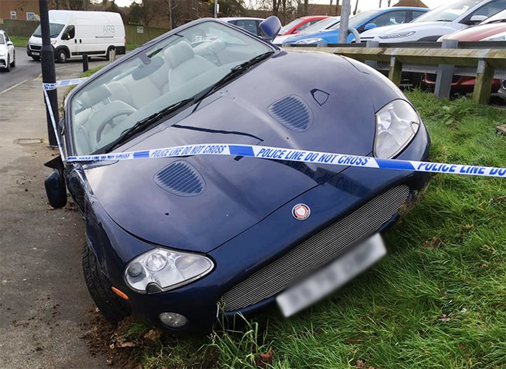 JAGUAR LEFT ON THE ROADSIDE AFTER HITTING LAMP POST IN LAKE