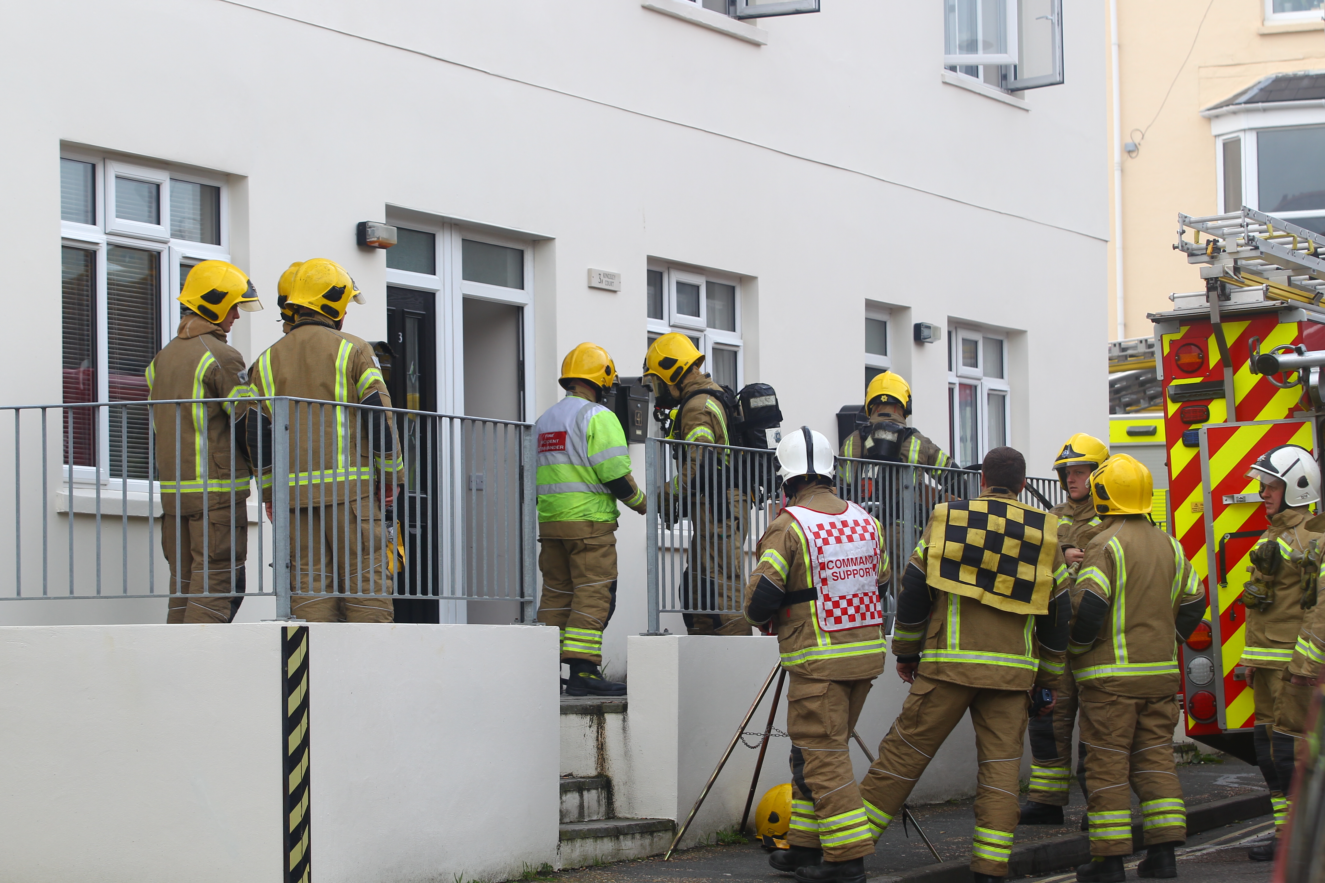 3 PUMPS SENT TO FLAT FIRE IN SANDOWN