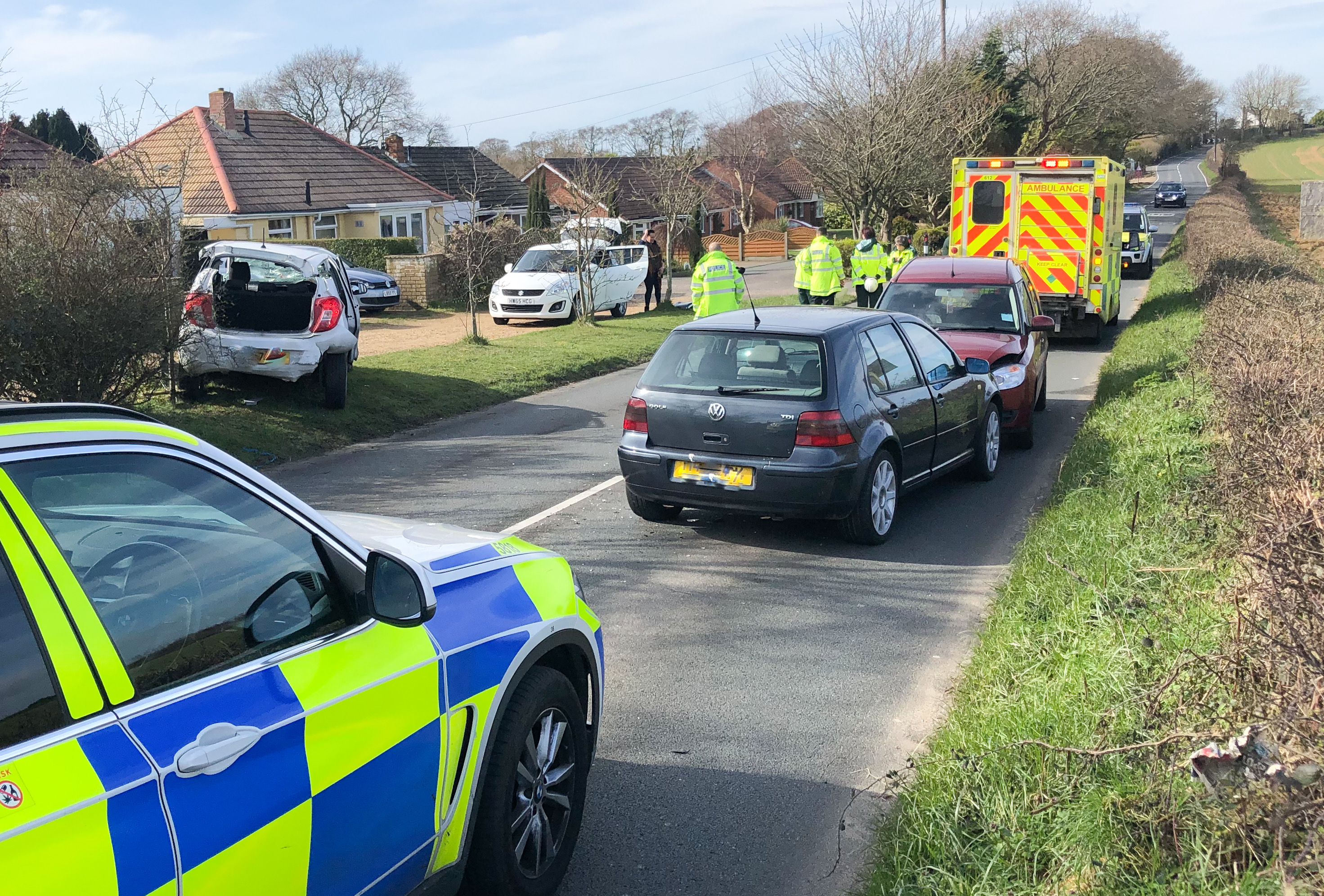 POLICE, FIRE AND AMBULANCE CREWS CALLED TO CRASH IN APSE HEATH