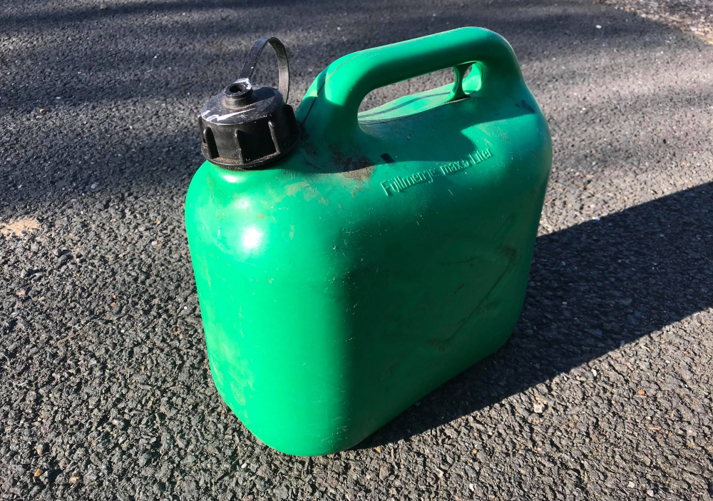 NHS WORKER PRAISES ‘ABSOLUTE HERO’ AFTER BREAKING DOWN AT THE ROADSIDE