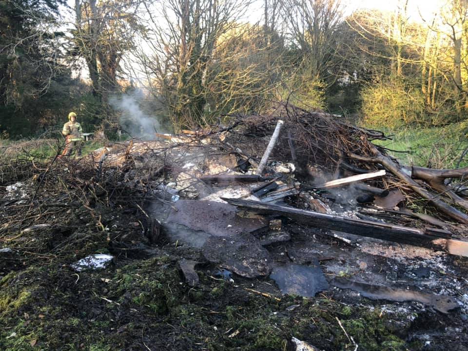 UNATTENDED BONFIRE POSES RISK TO THATCHED PROPERTIES IN YARMOUTH