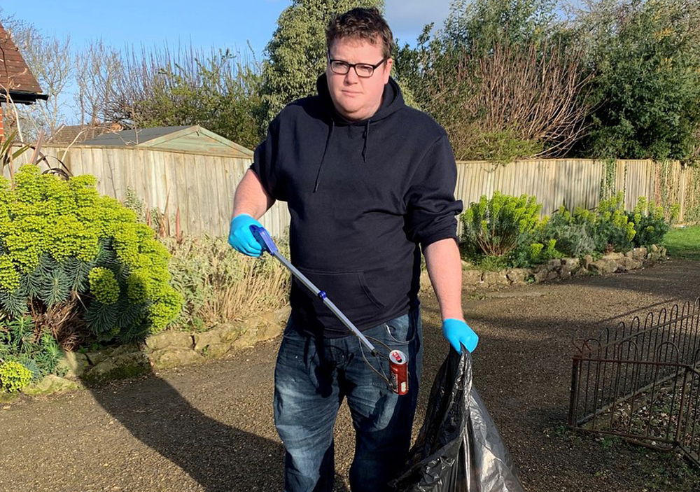 TOWN COUNCIL CANDIDATE ROLLS UP HIS SLEEVES TO CLEAN UP NEIGHBOURHOOD