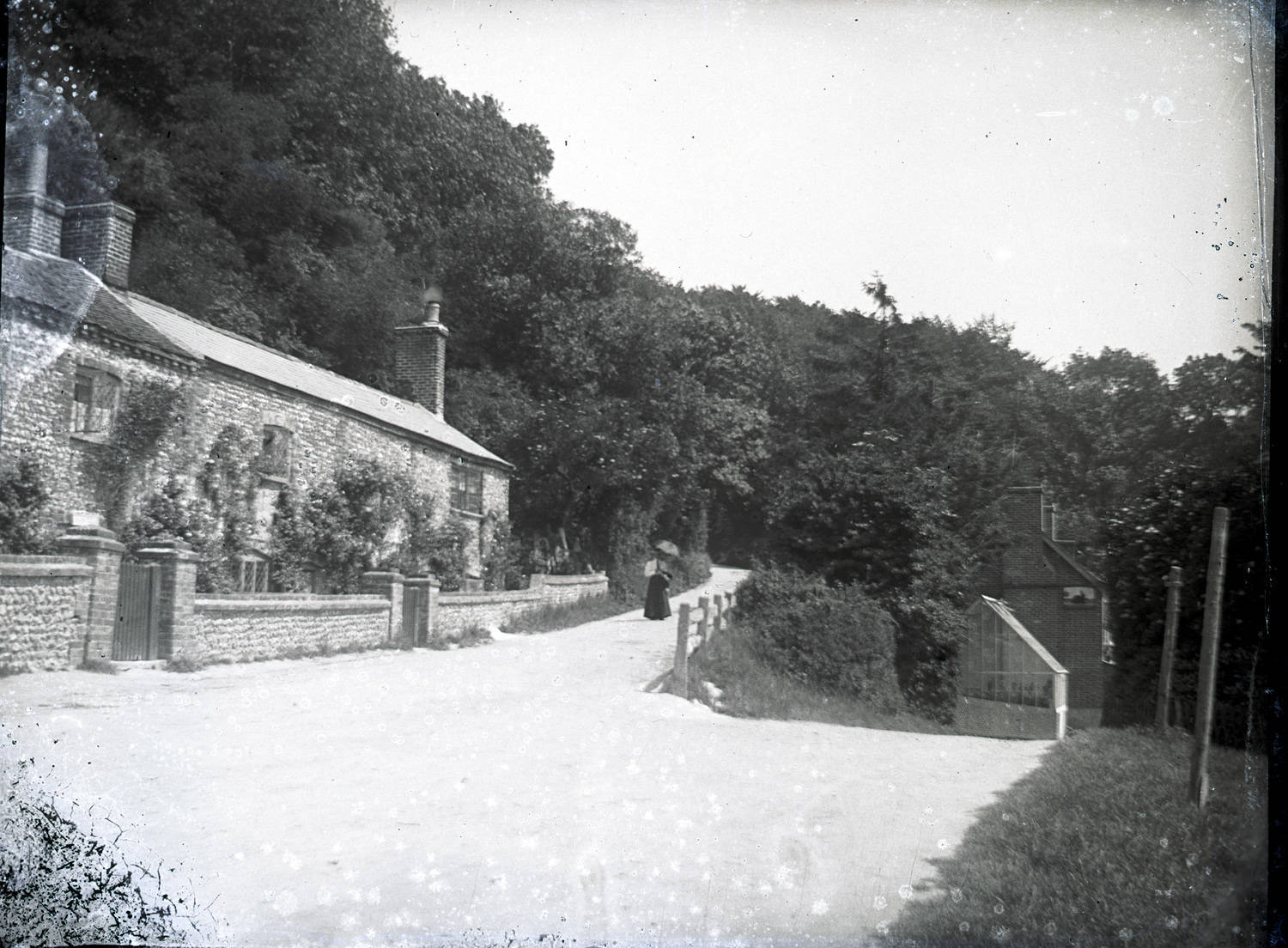 CAN YOU HELP WIGHT HISTORIANS IDENTIFY THESE MYSTERY LOCATIONS?
