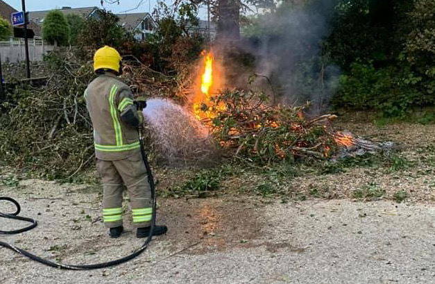 FIRE IN THE OPEN EXTINGUISHED IN SANDOWN