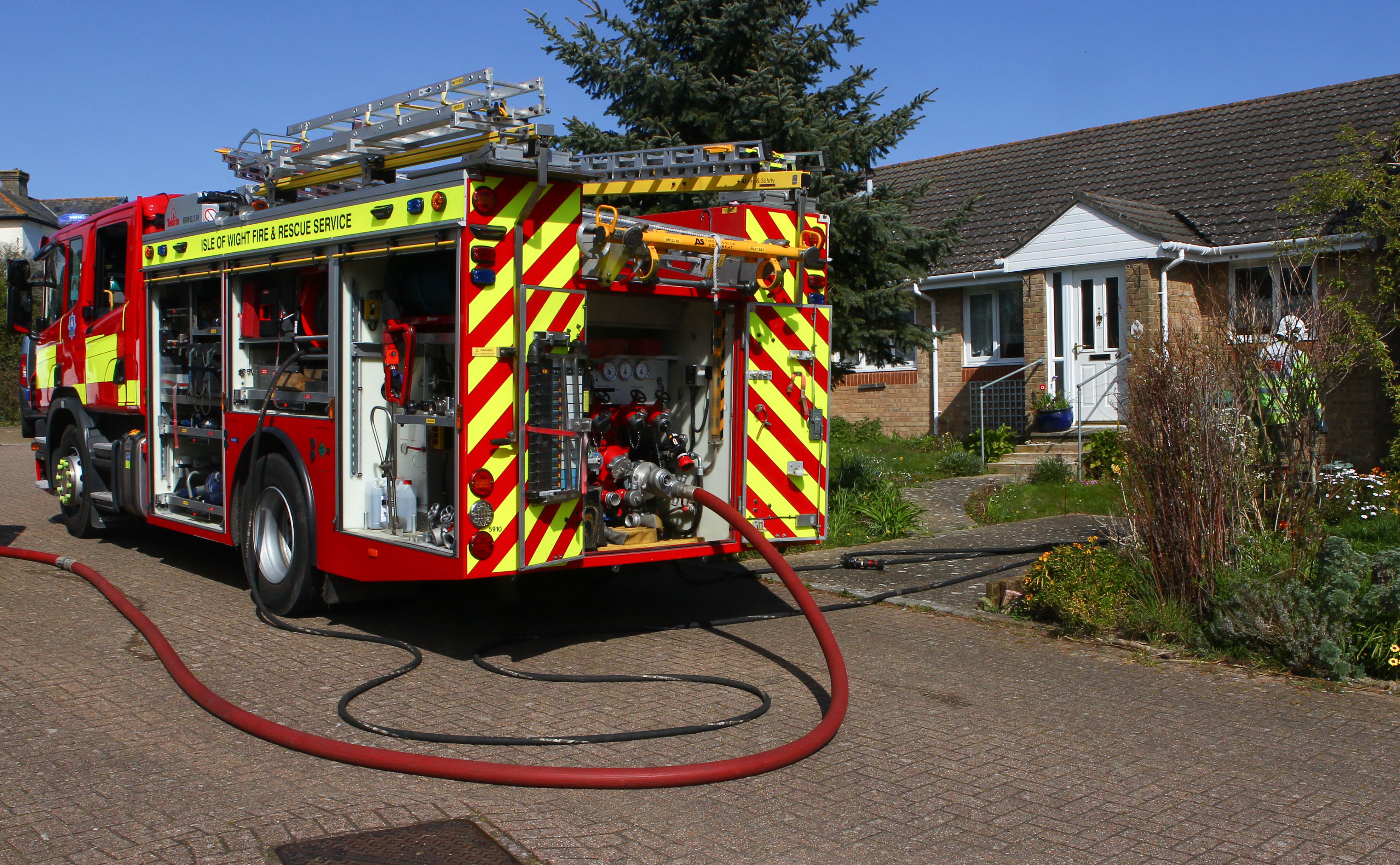 FIREFIGHTERS EXTINGUISH RUBBISH FIRE IN RYDE