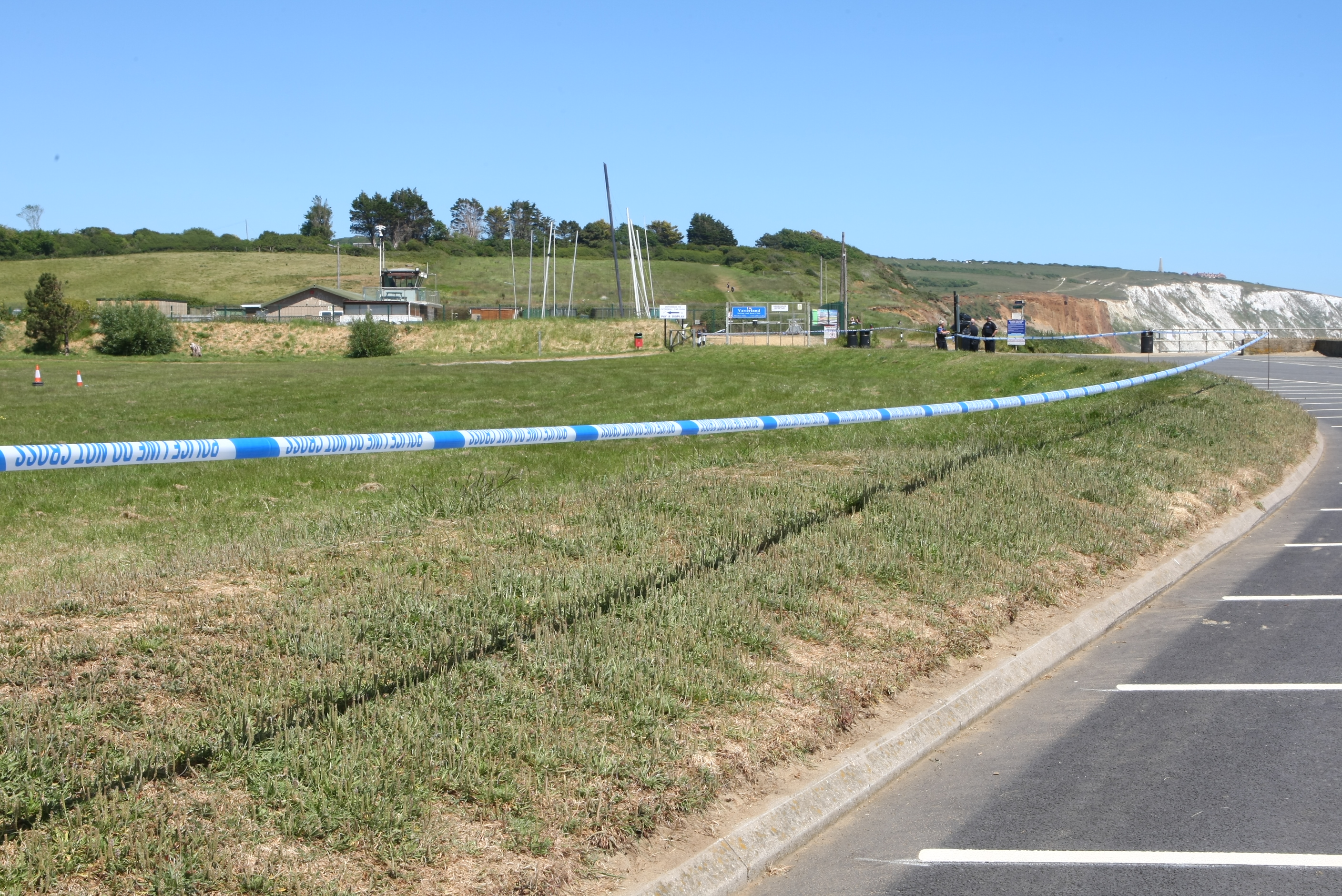 POLICE ERECT CORDON AFTER HAND GRENADE DISCOVERED AT YAVERLAND
