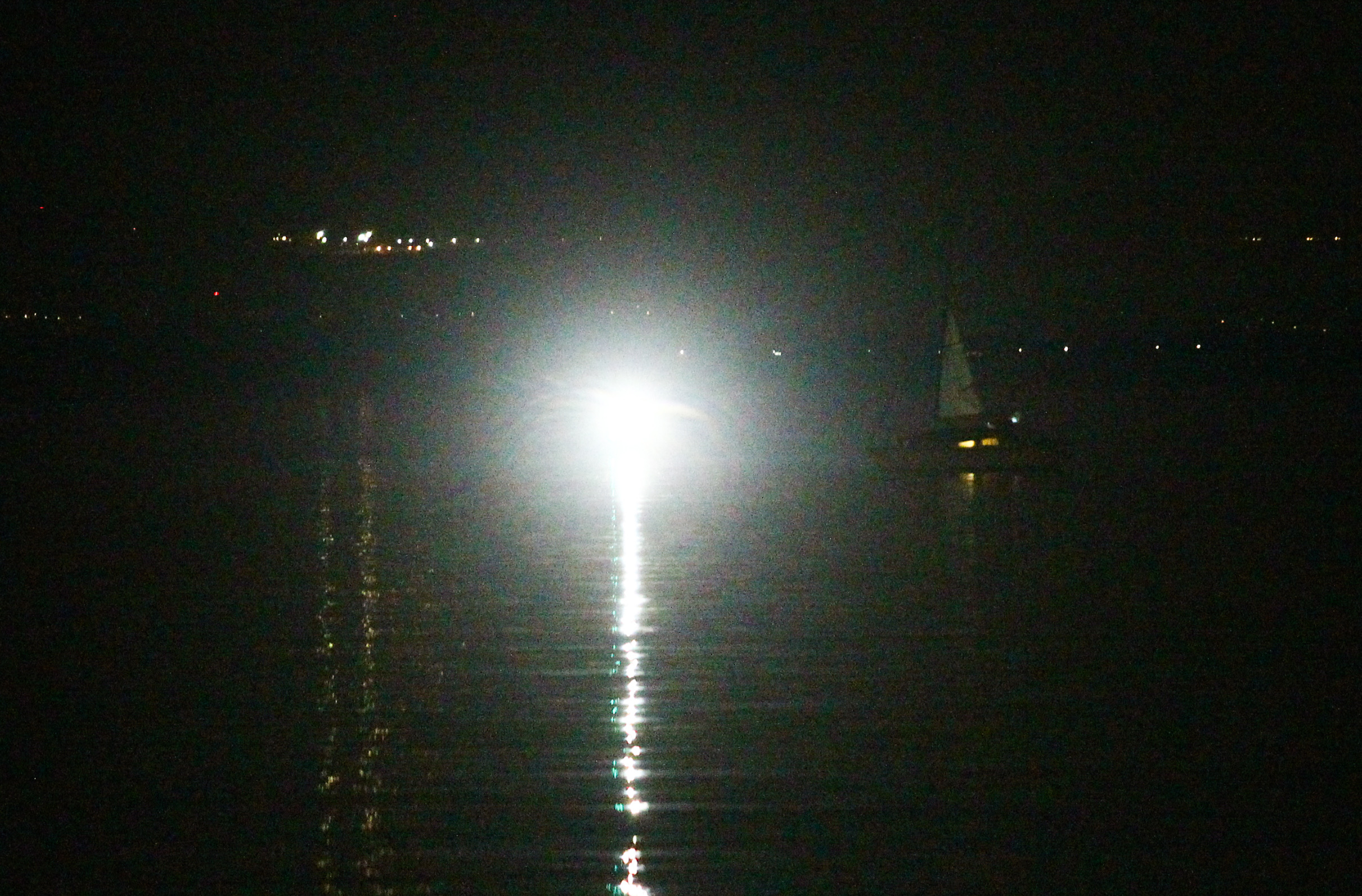 RYDE RESCUE IN LATE NIGHT LAUNCH TO 32FT YACHT