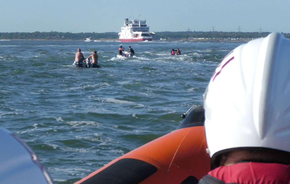 ‘INTOXICATED’ SAILORS ESCORTED AFTER DANGEROUS BOATING IN COWES