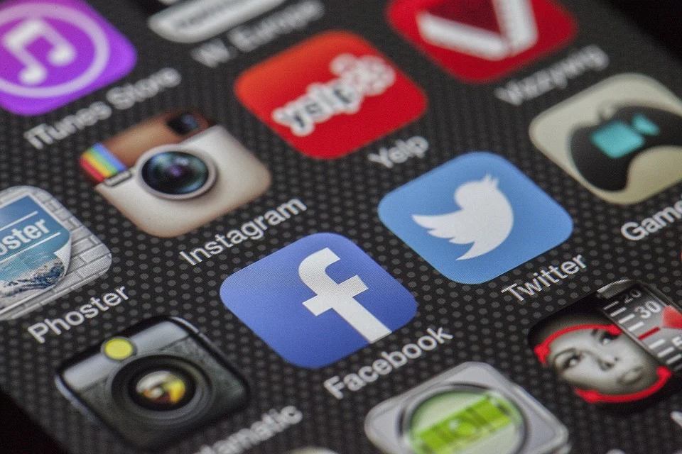 HOW USING SOCIAL MEDIA CAN BOOST SMALL BUSINESS VISIBILITY