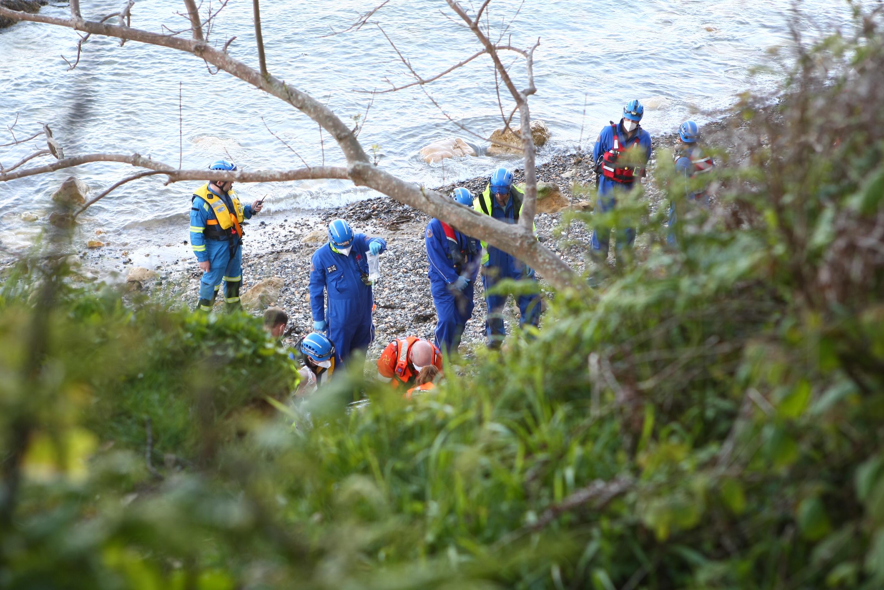 HELICOPTERS FROM KENT & WILTSHIRE TASKED TO INJURED PERSON AT PRIORY BAY