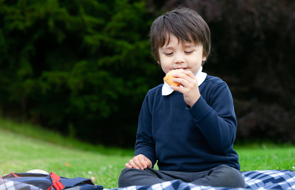LOCAL COMMUNITY HELPING TO FEED SCHOOL CHILDREN MISSING OUT ON FREE MEALS