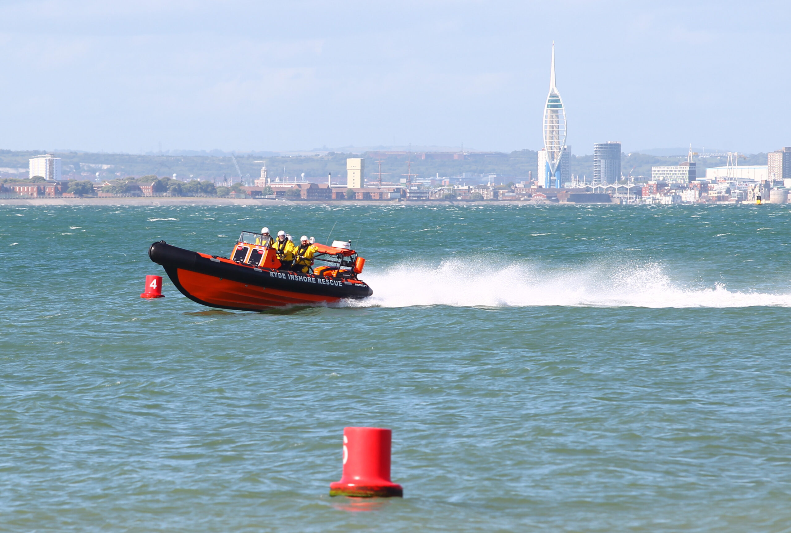 ENGINE FAILURE SEES SPEEDBOAT ON THE ROCKS AT RYDE