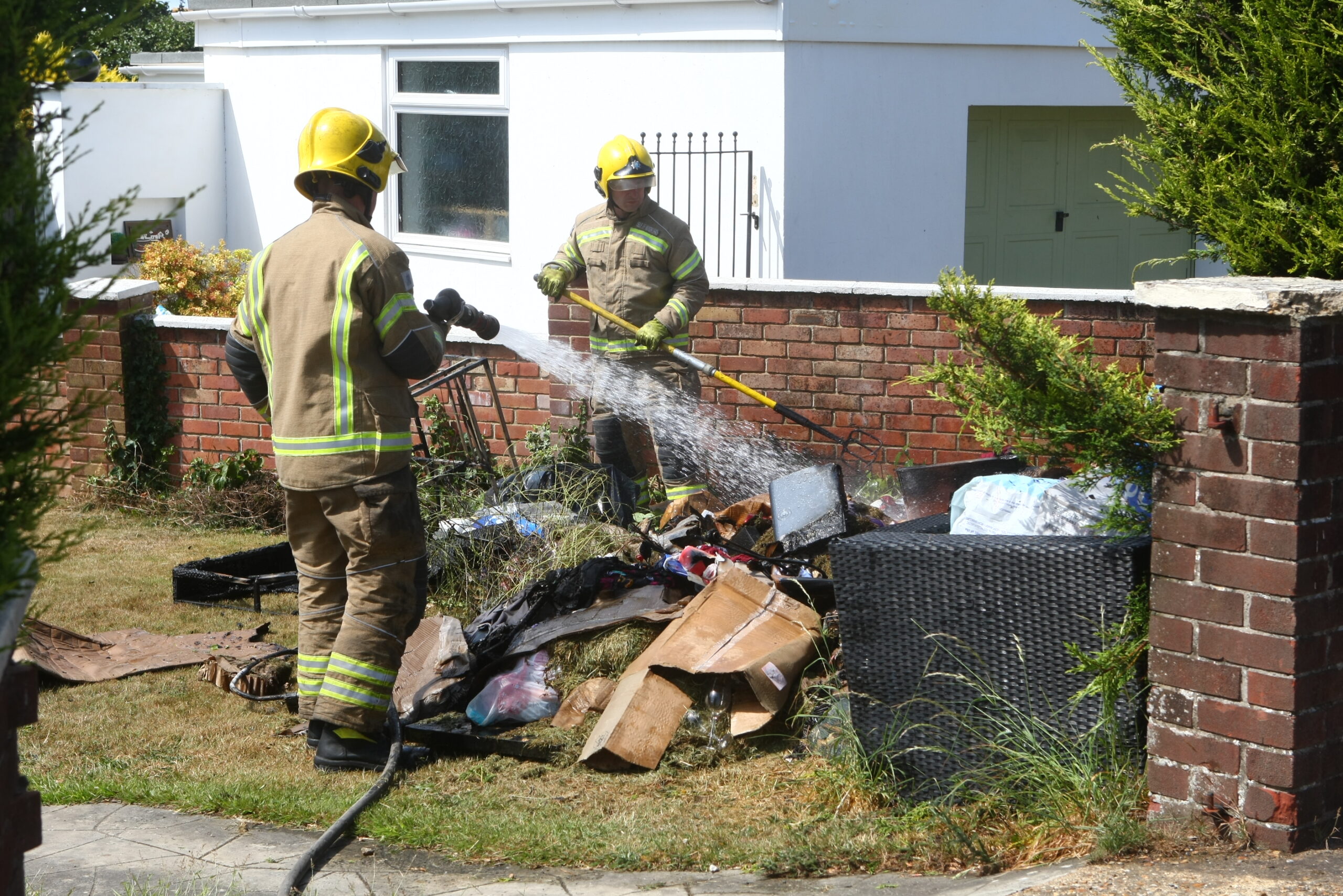 GARDEN FIRE BREAKS OUT IN RYDE