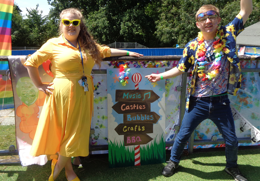 SHOW GOES ON AS BEAULIEU HOUSE CREATES FESTIVAL FUN