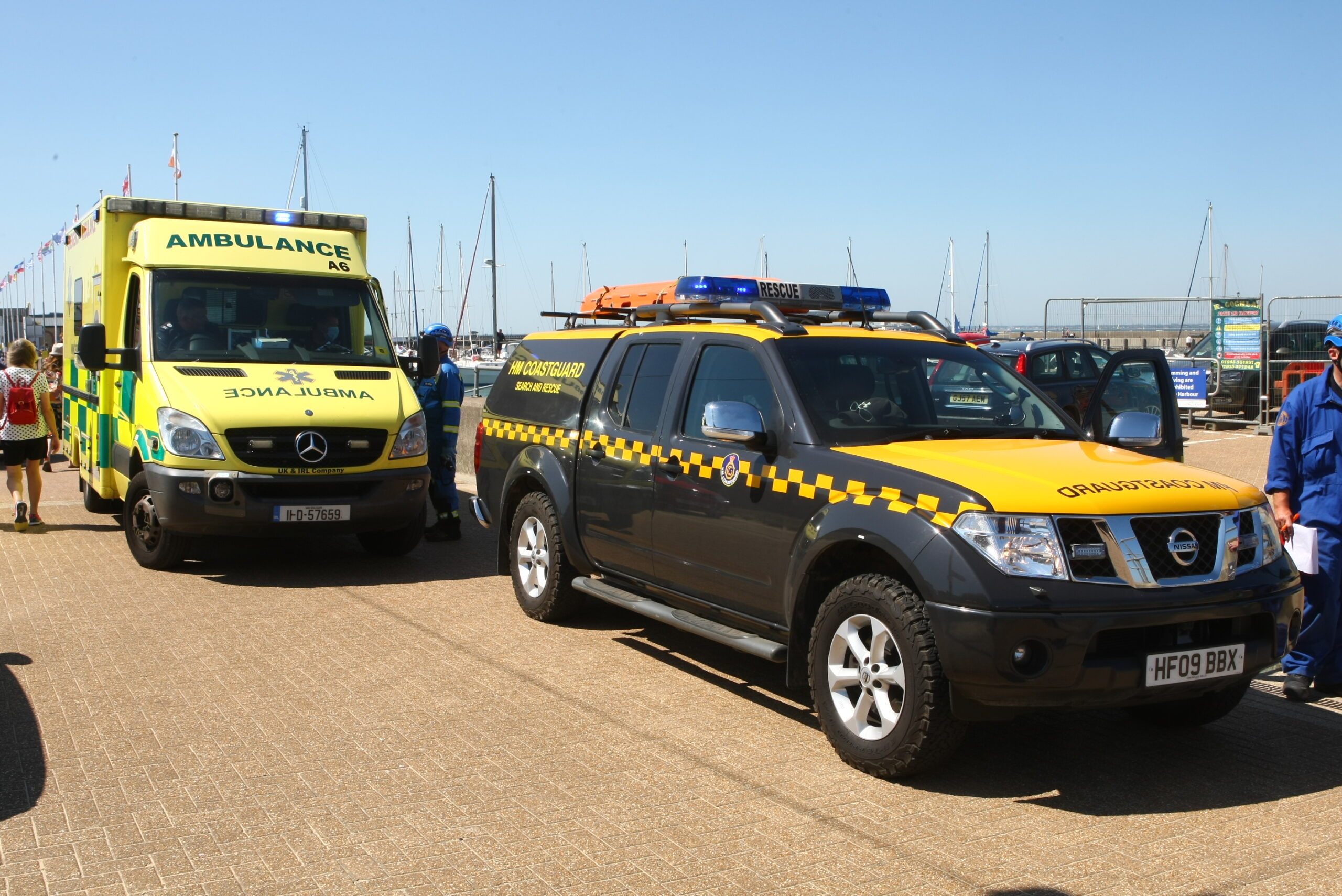 2 TEENAGERS PULLED FROM THE SEA BY CONCERNED ONLOOKERS