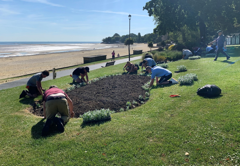 VOLUNTEERS PUT COLOUR INTO RYDE’S SEAFRONT SUMMER BEDS