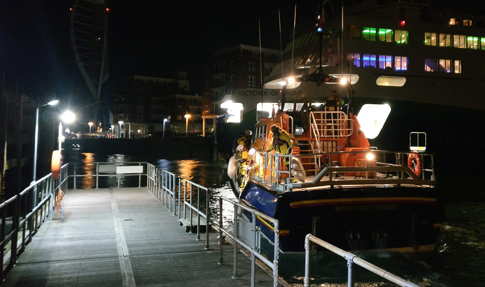 LATE NIGHT LAUNCH TO ANTARCTIC CRUISE SHIP FOR BEMBRIDGE LIFEBOAT