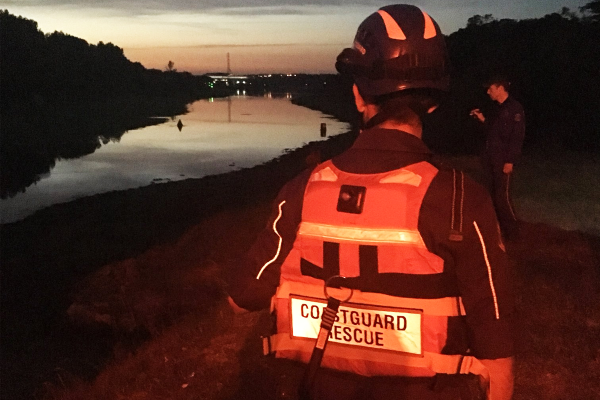 PERSONS STUCK IN MUD PROMPTS COASTGUARD RESPONSE TO NEWPORT