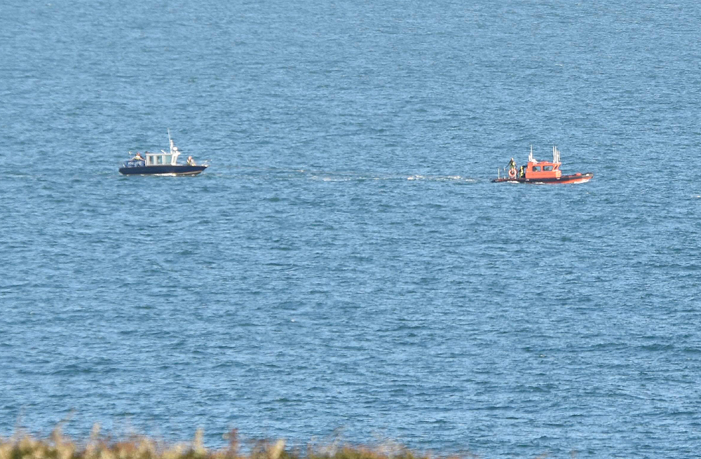 FRESHWATER LIFEBOAT TOWS BROKEN DOWN VESSEL TO LYMINGTON