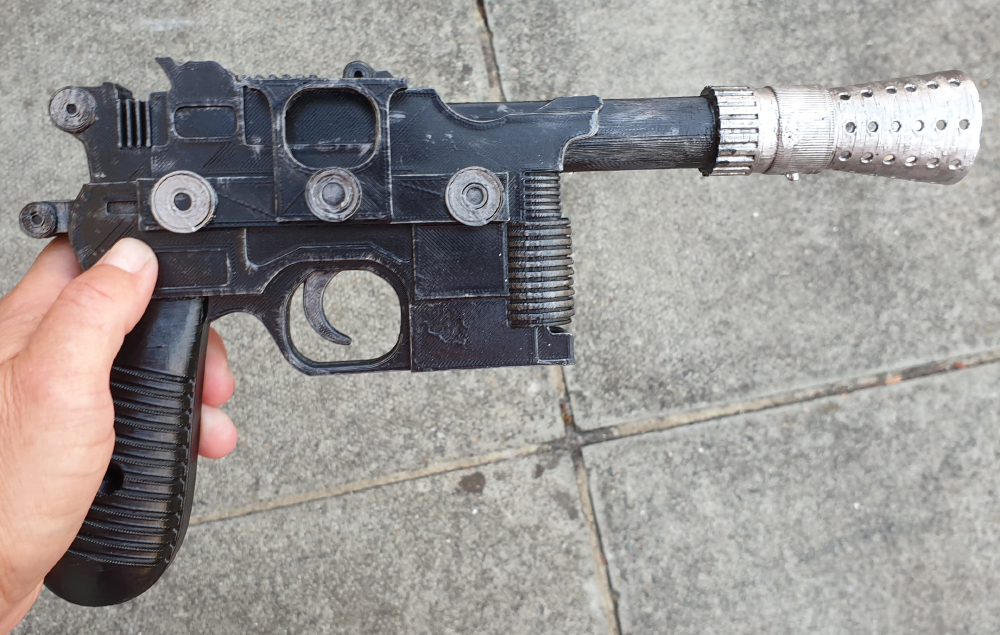 TOY GUN SEES ARMED POLICE DEPLOYED TO SANDOWN