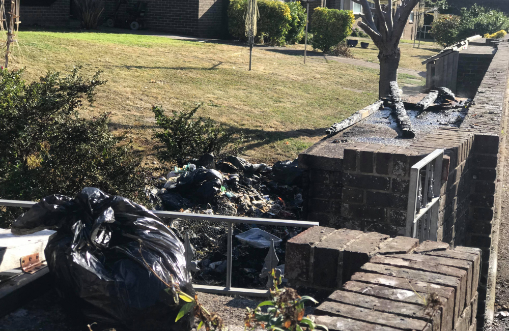 2 FIRE ENGINES SENT TO TACKLE RUBBISH FIRE IN CENTRAL VENTNOR