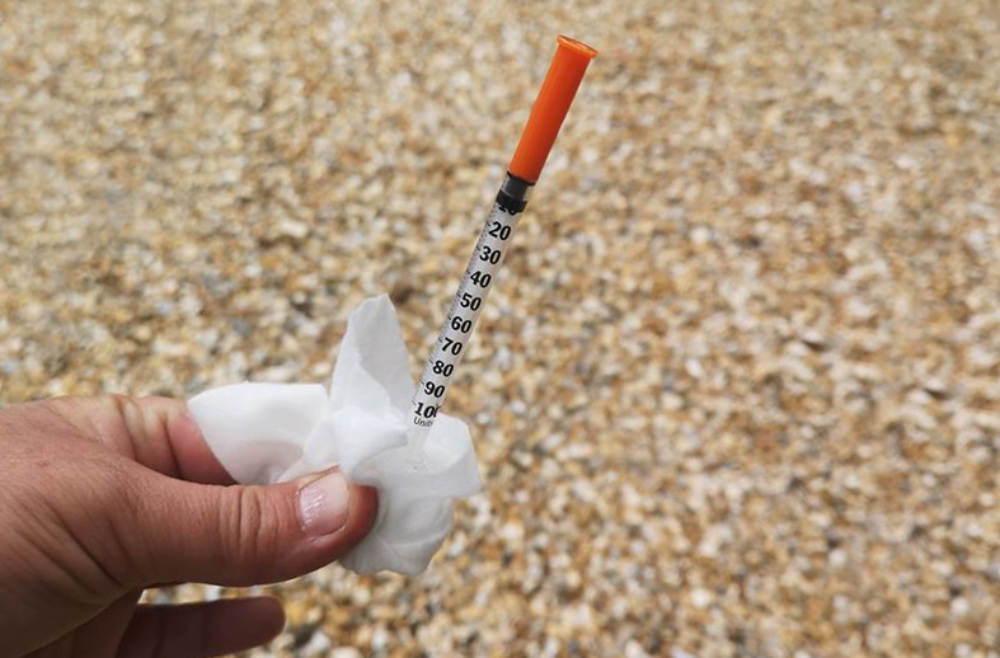 BRADING PARENT WARNS OTHERS AFTER DIRTY NEEDLE FOUND BY 2-YEAR-OLD SON