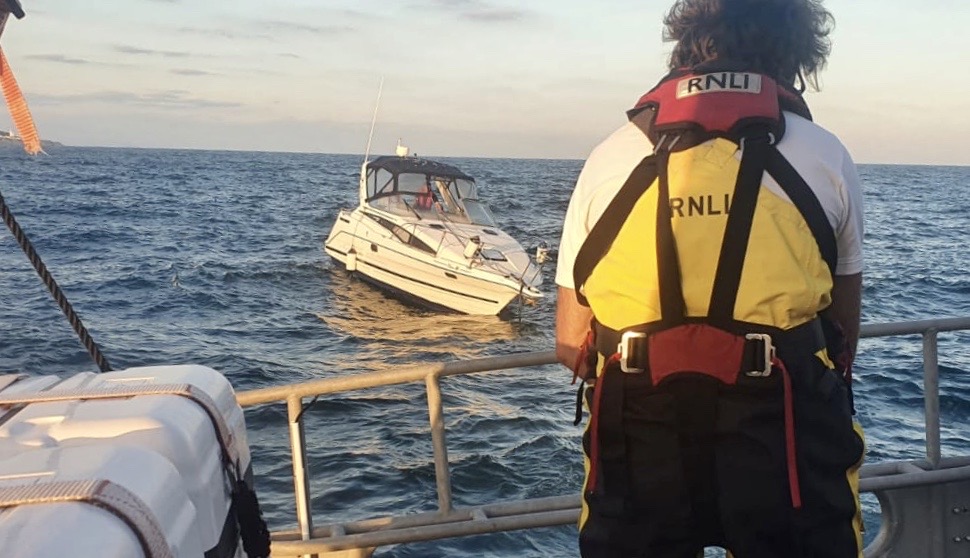 YARMOUTH LIFEBOAT RESPONDS TO PAN PAN ALERT OFF THE SOUTH WIGHT