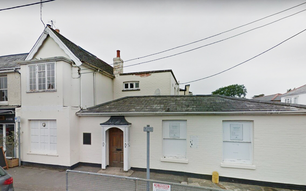FORMER BEMBRIDGE BANK COULD BE TRANSFORMED INTO 3 SHOPS