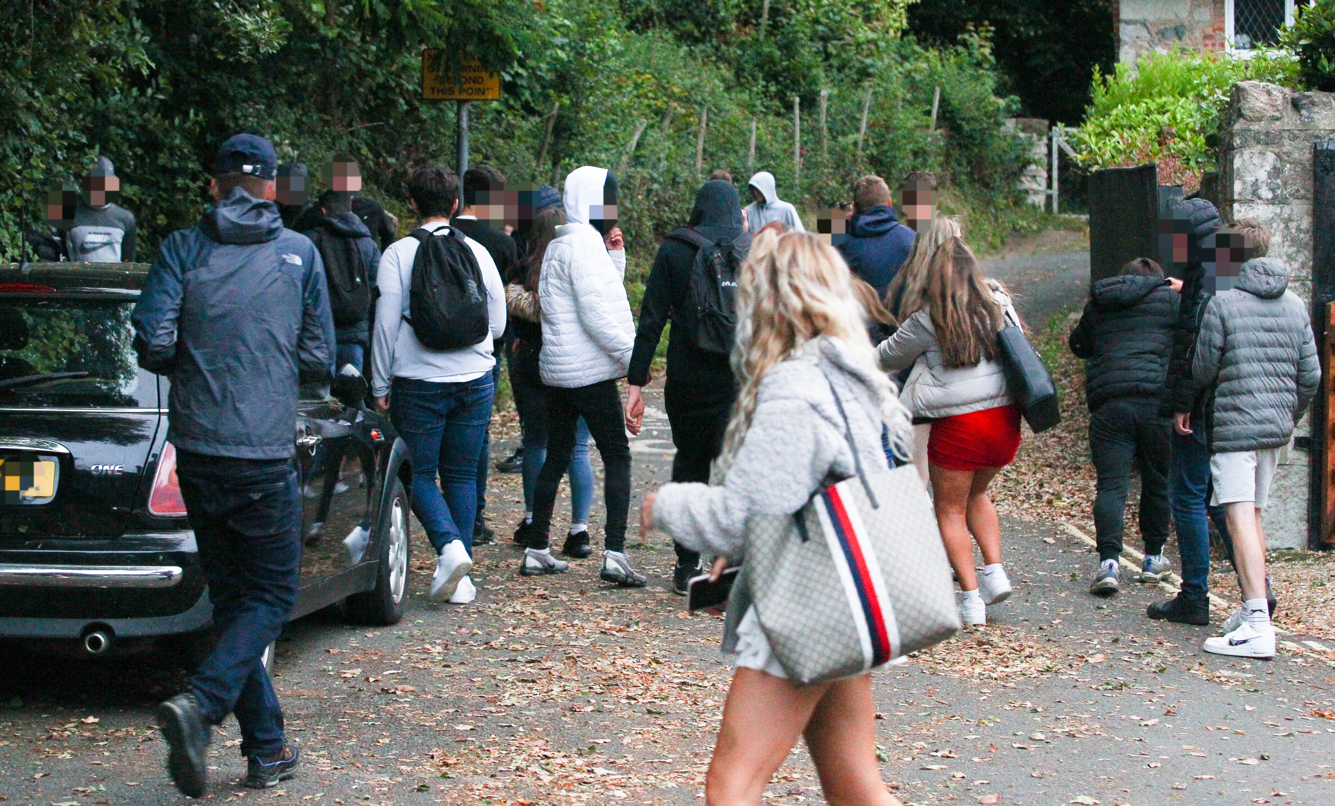 POLICE RESPOND TO LARGE GATHERING OF YOUTHS IN SHANKLIN