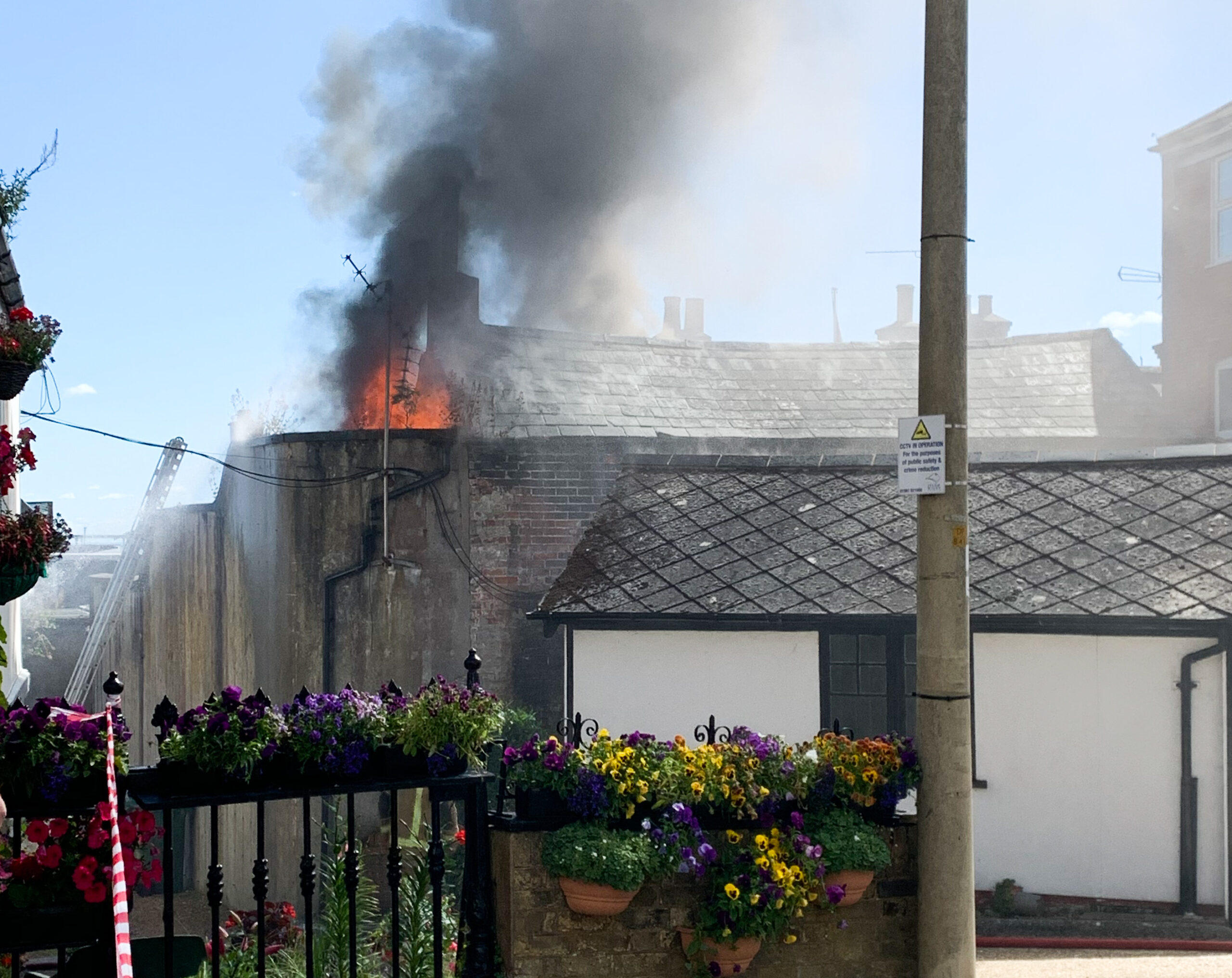 UPDATED: FIREFIGHTERS TACKLE BLAZE AT WATCH HOUSE LANE IN COWES