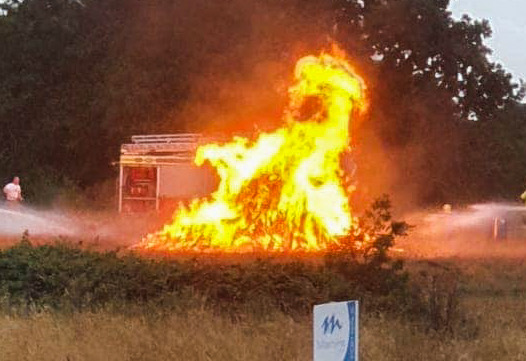 FIREFIGHTERS TACKLE HUGE BONFIRE IN COWES
