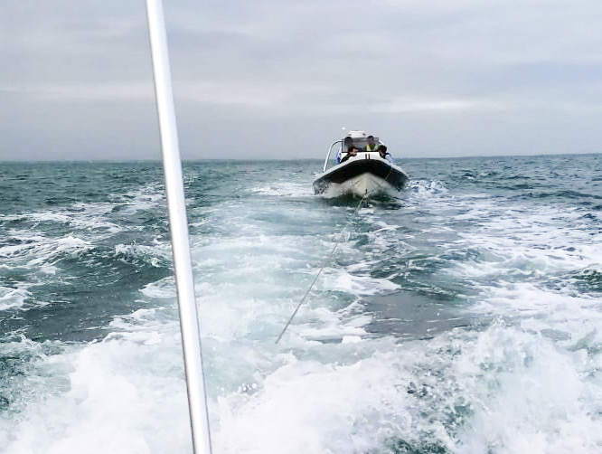 BROKEN DOWN RIB ASSISTED INTO BEMBRIDGE HARBOUR BY LIFEBOAT